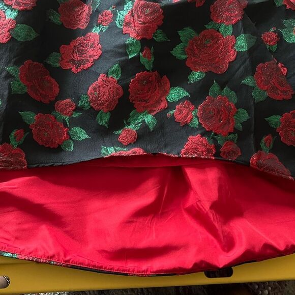 Sleeveless Embroidered Flower High Lo Formal Dress with lining - Picture 5 of 9